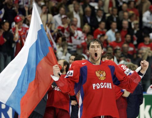 Александр Овечкин с флагом России. Канада. Квебек 2008.